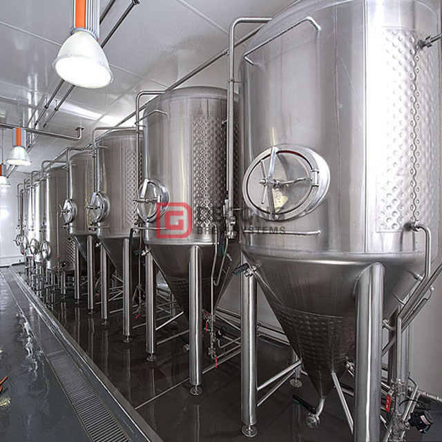 Anpassbarer 2000-l-Biergärtank für den Craft Beer-Kühlbehälter aus Edelstahl mit Mantel